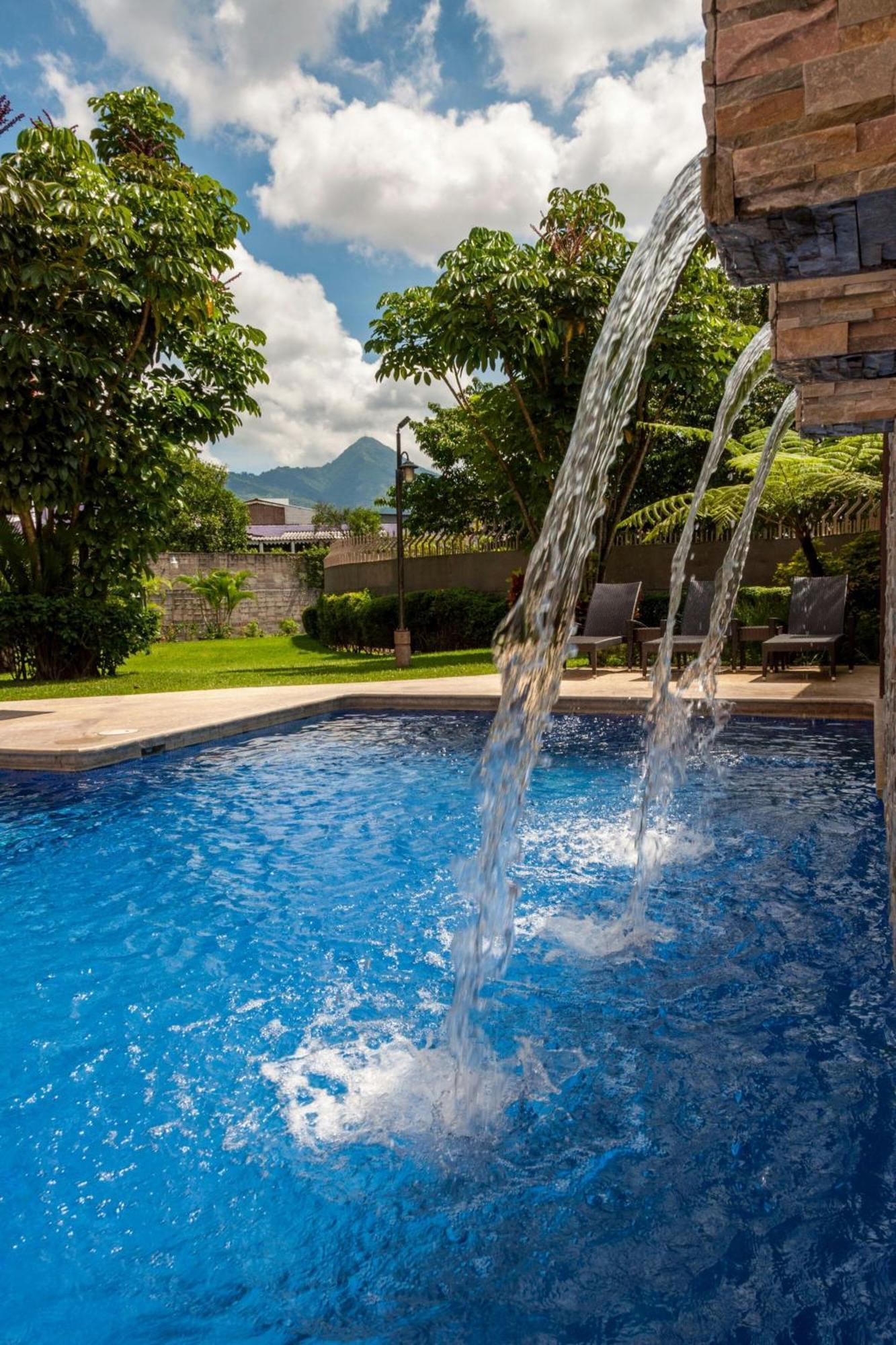 Courtyard By Marriott San Salvador Otel Dış mekan fotoğraf